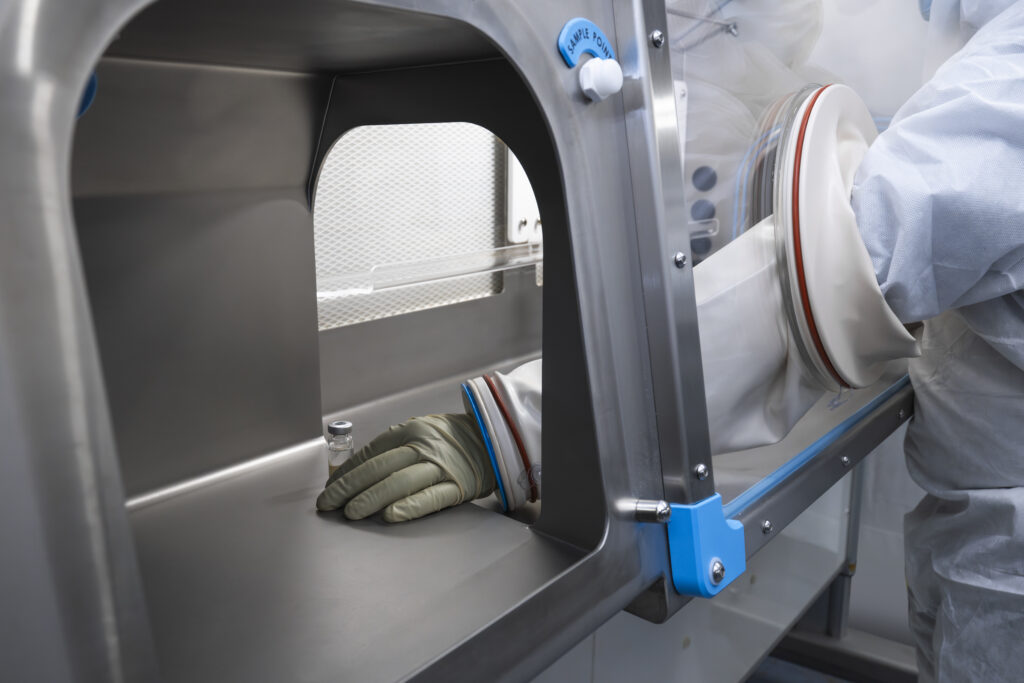 isolator material transfer hatch